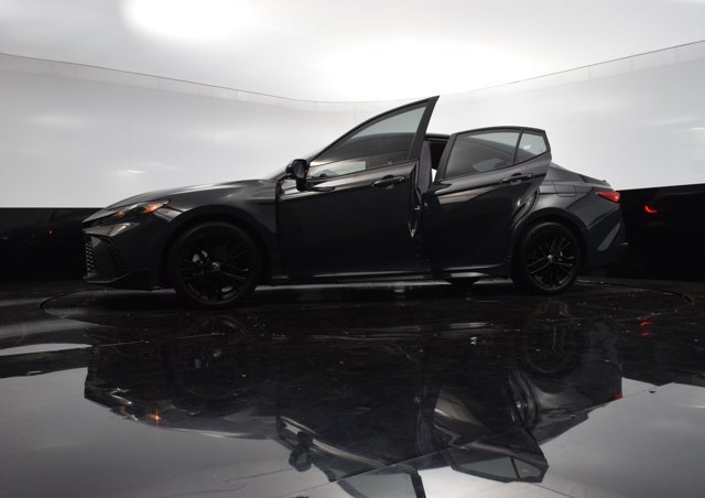 Vehicle image 3 of 40