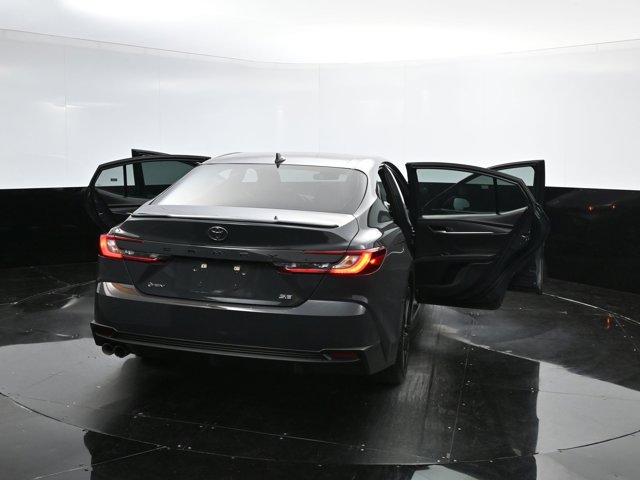 Vehicle image 16 of 40