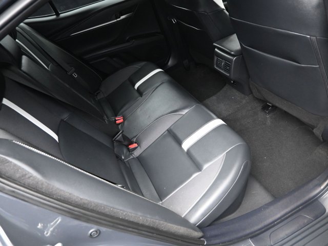 Vehicle image 35 of 40