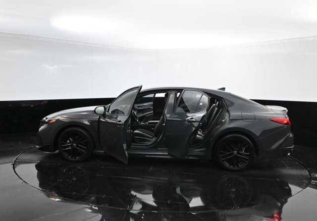 Vehicle image 38 of 40