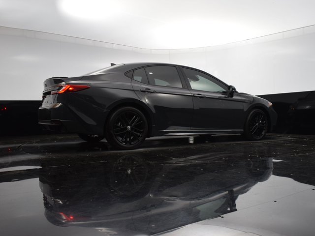 Vehicle image 18 of 40