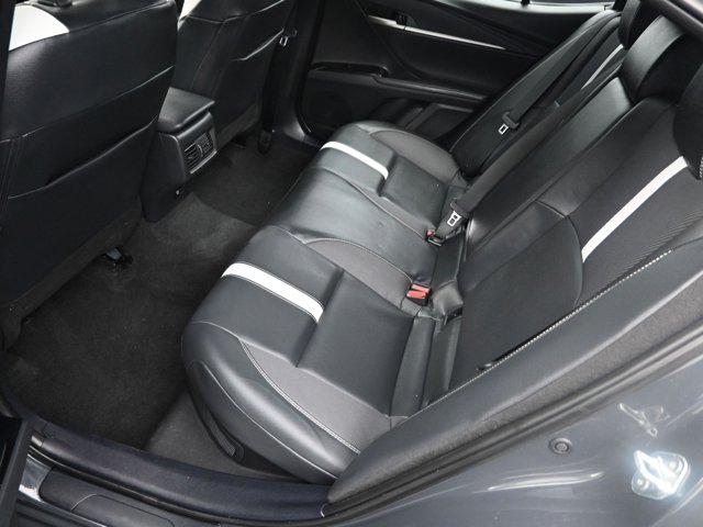 Vehicle image 33 of 40