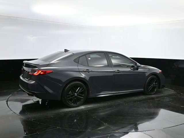 Vehicle image 17 of 40