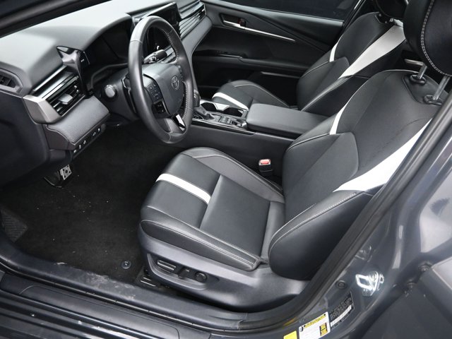 Vehicle image 32 of 40