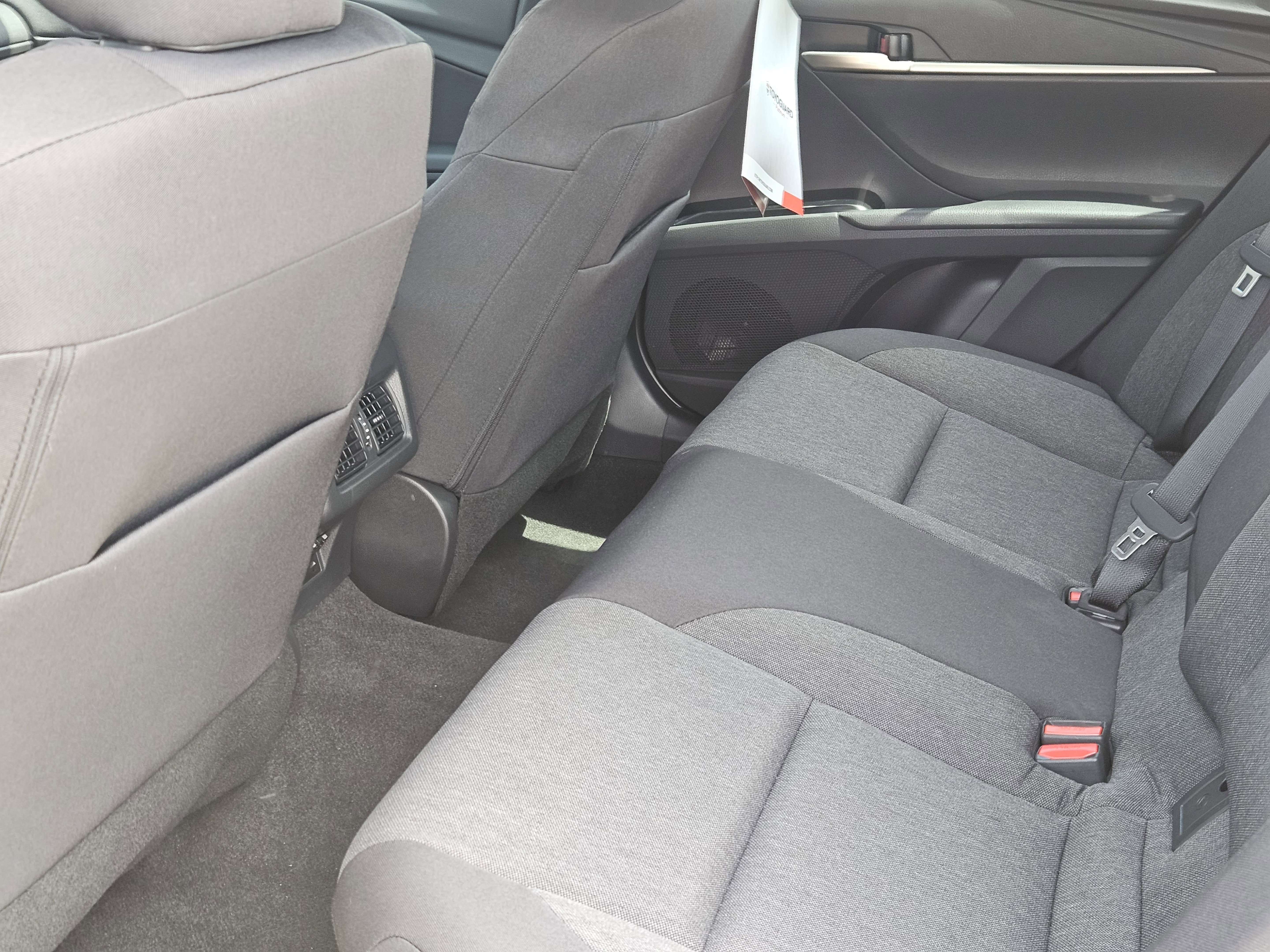 Vehicle image 21 of 23