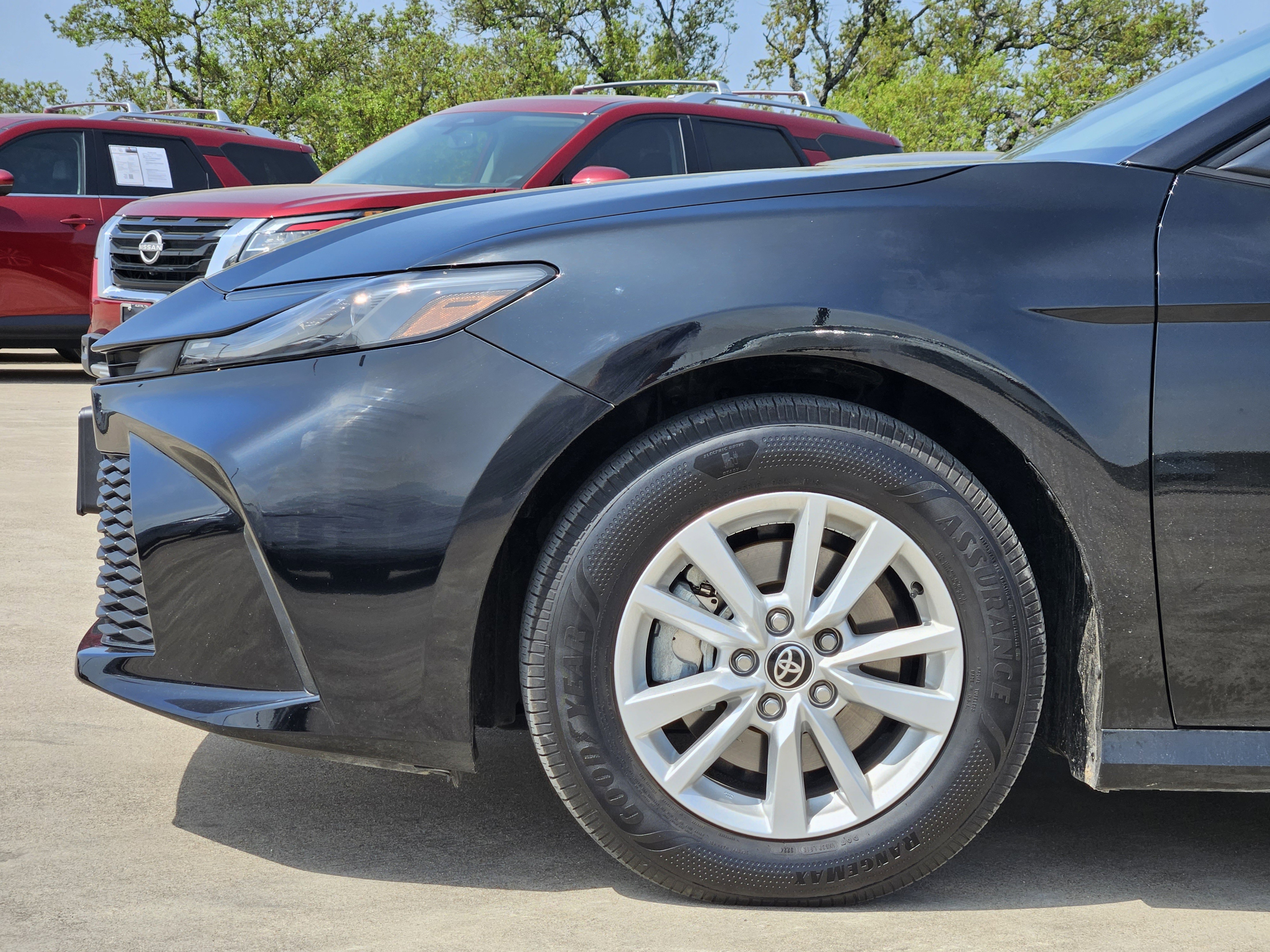 Vehicle image 7 of 23
