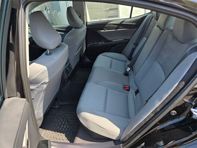 Vehicle image 11 of 27