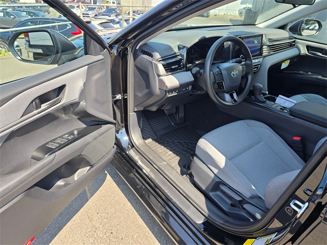 Vehicle image 17 of 27