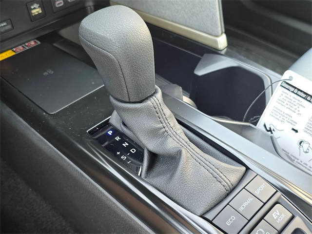 Vehicle image 23 of 27