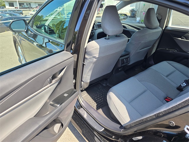 Vehicle image 14 of 27