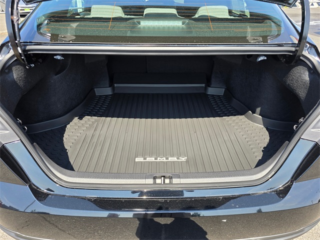 Vehicle image 9 of 27
