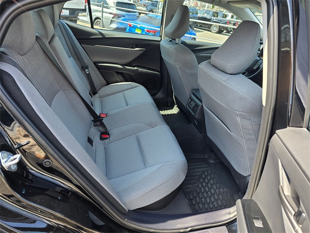 Vehicle image 10 of 27