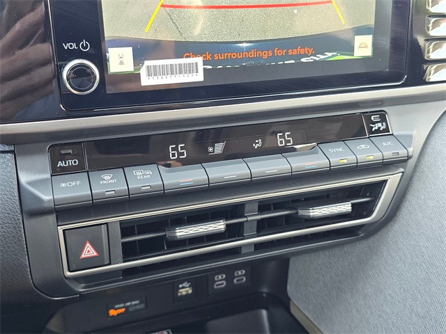 Vehicle image 21 of 27