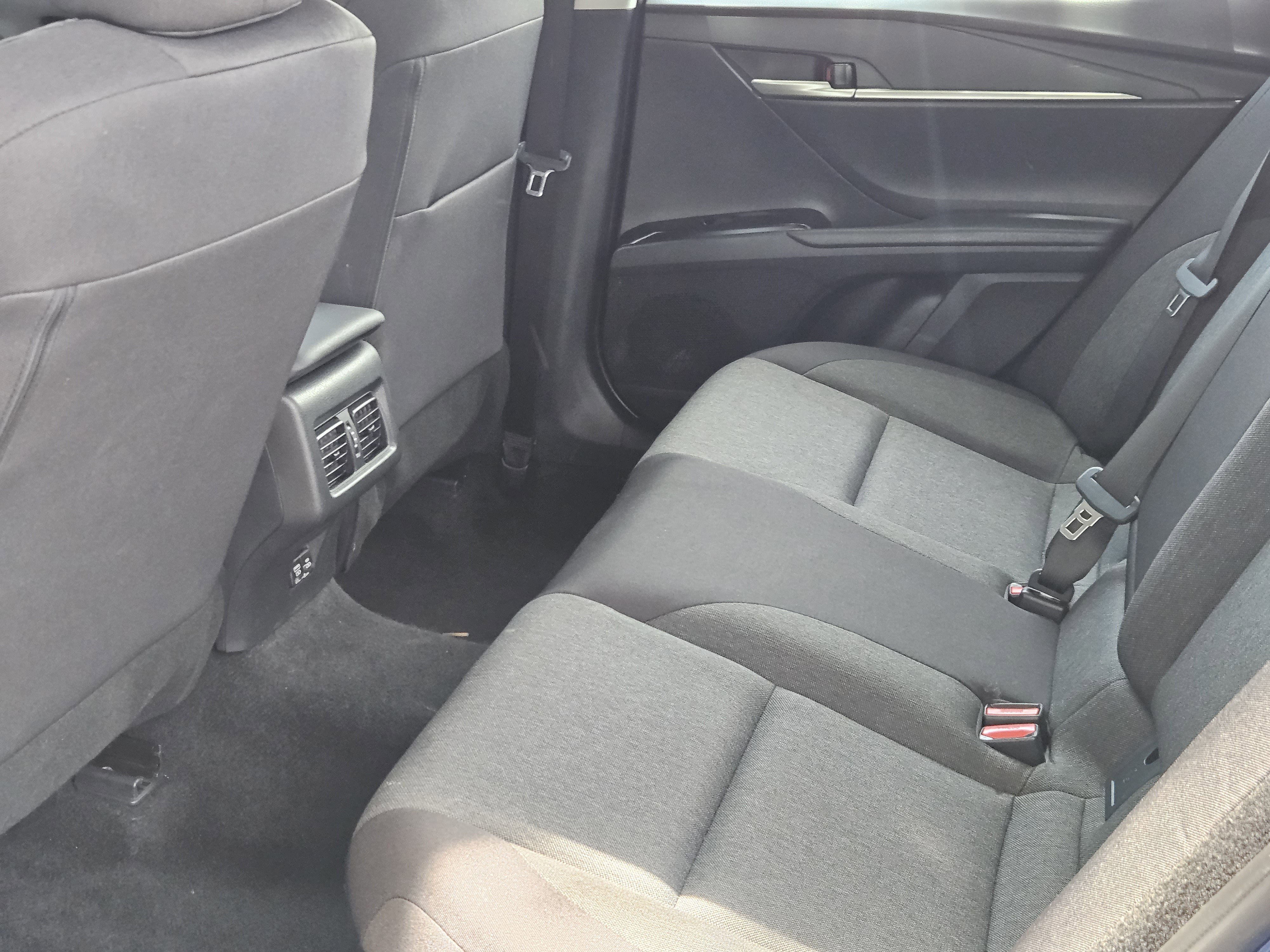 Vehicle image 20 of 22