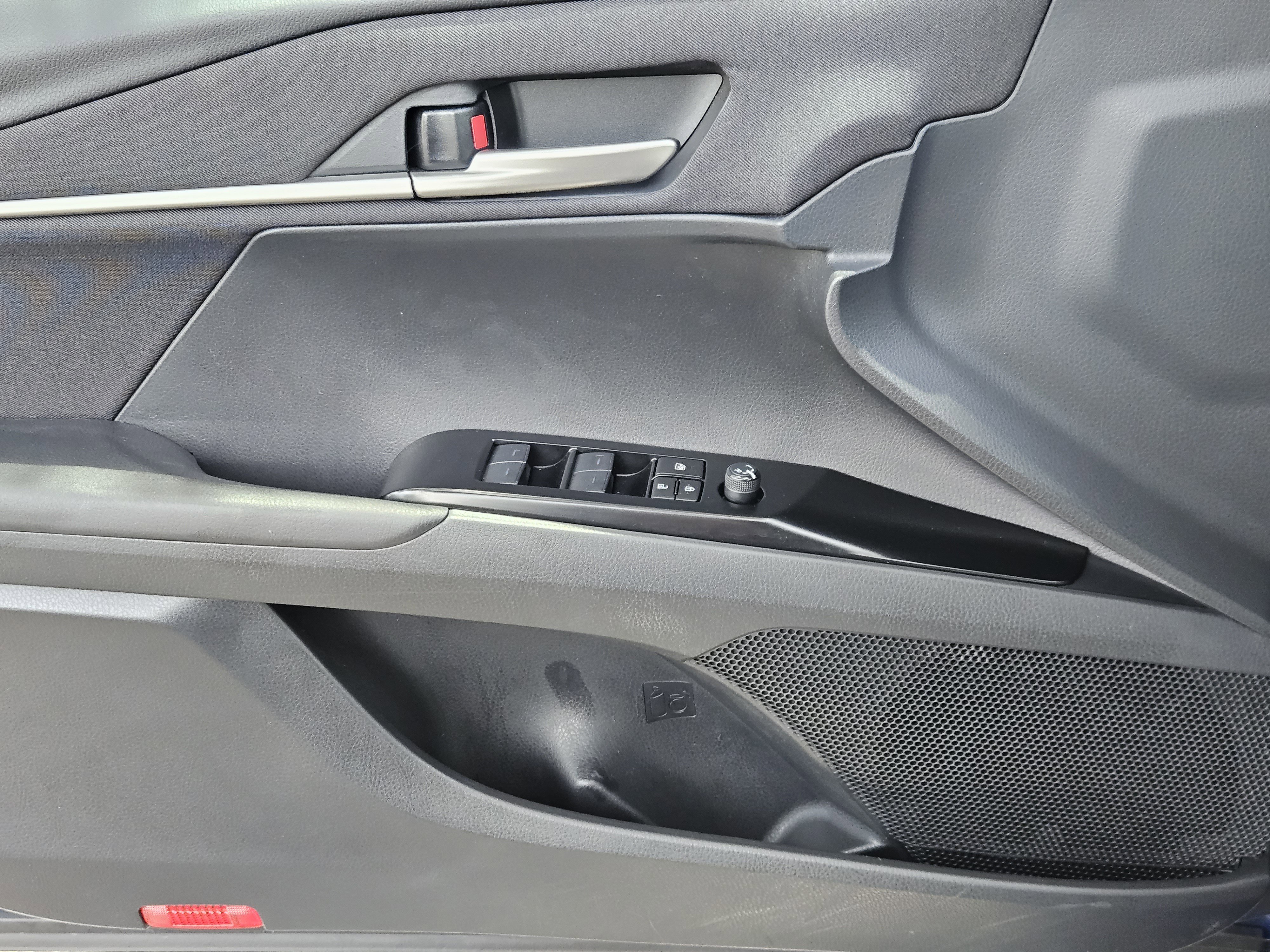 Vehicle image 17 of 22