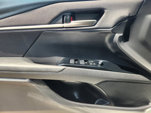 Vehicle image 19 of 30