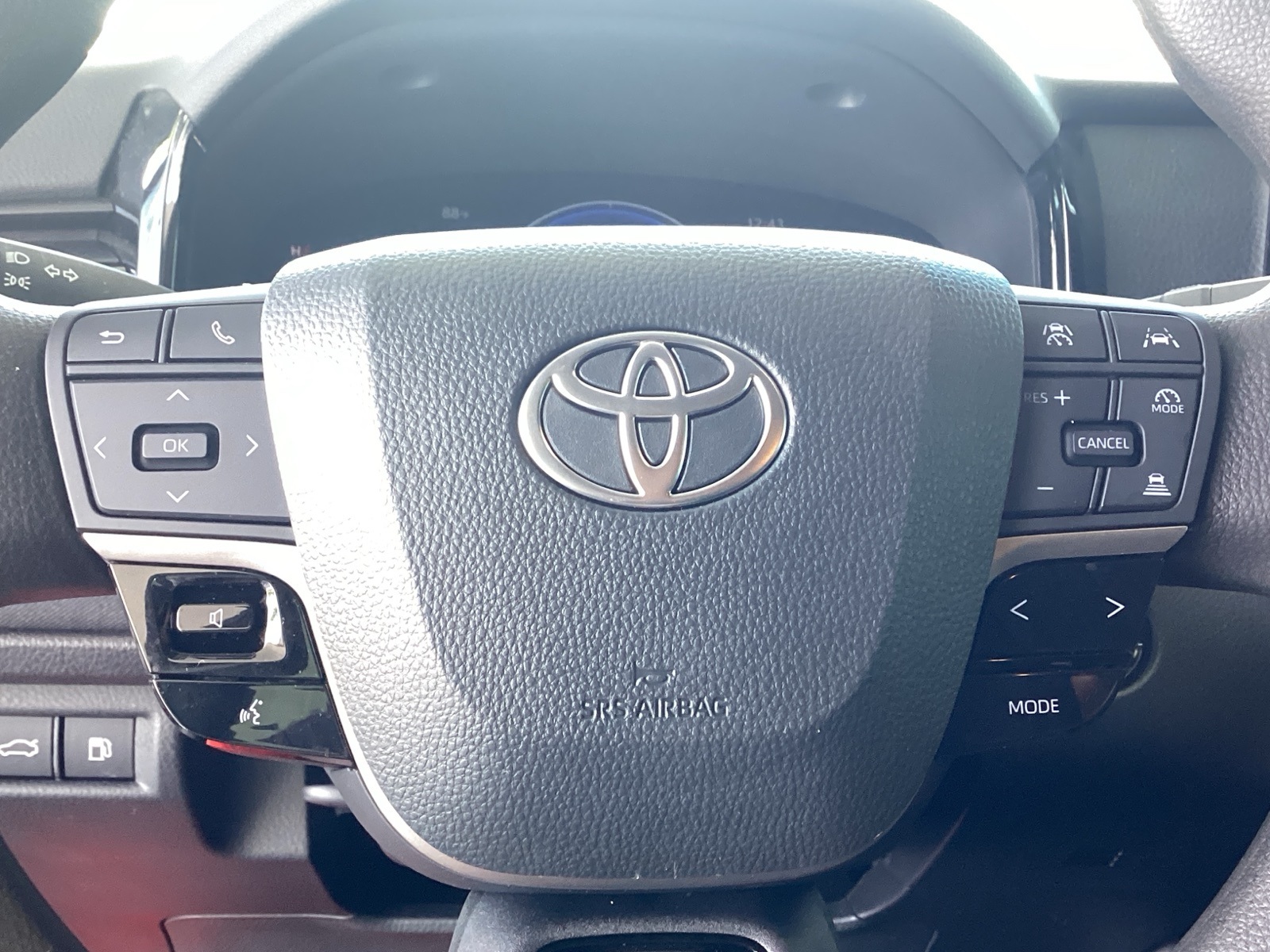 Vehicle image 20 of 24
