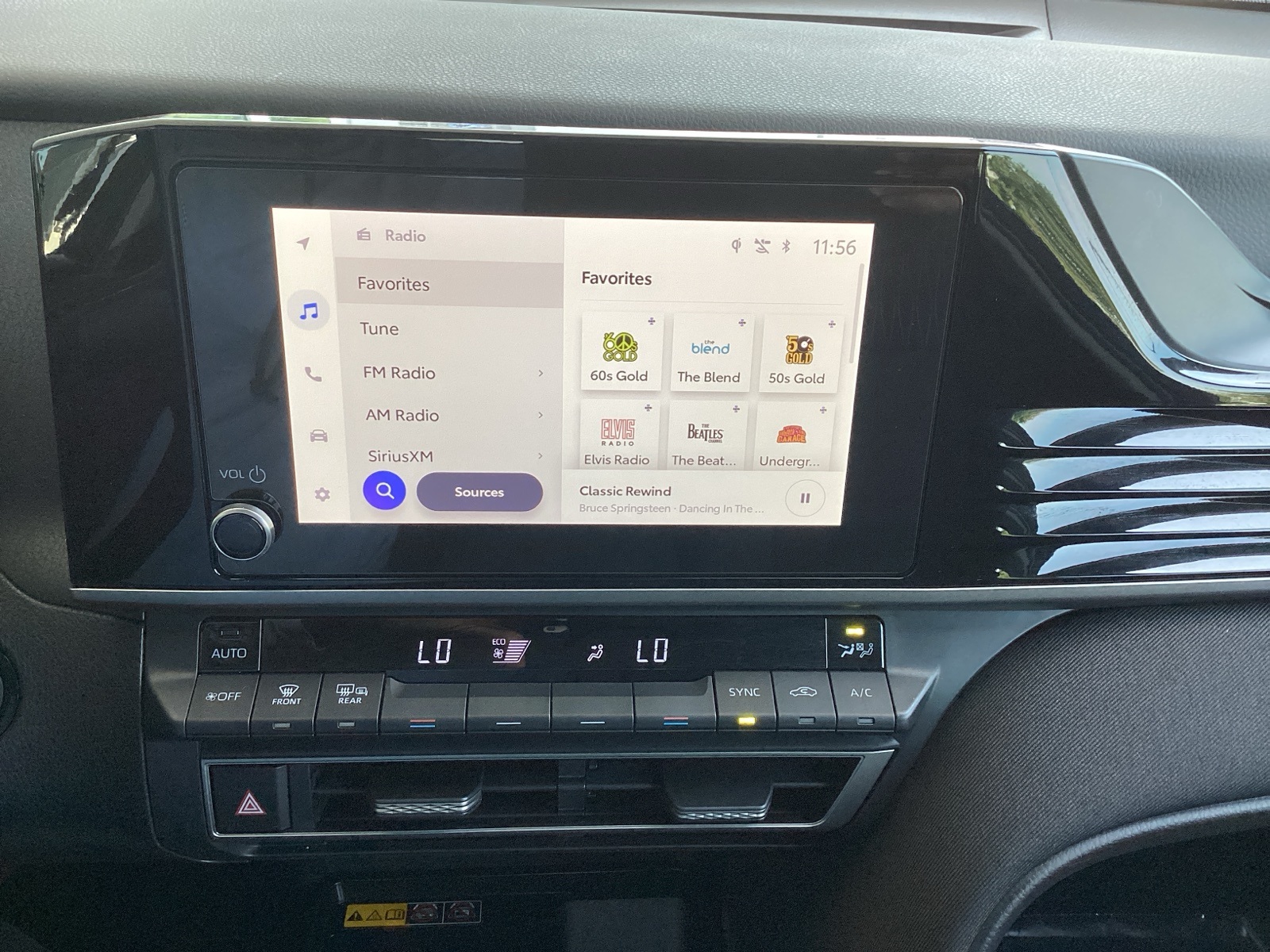 Vehicle image 17 of 24