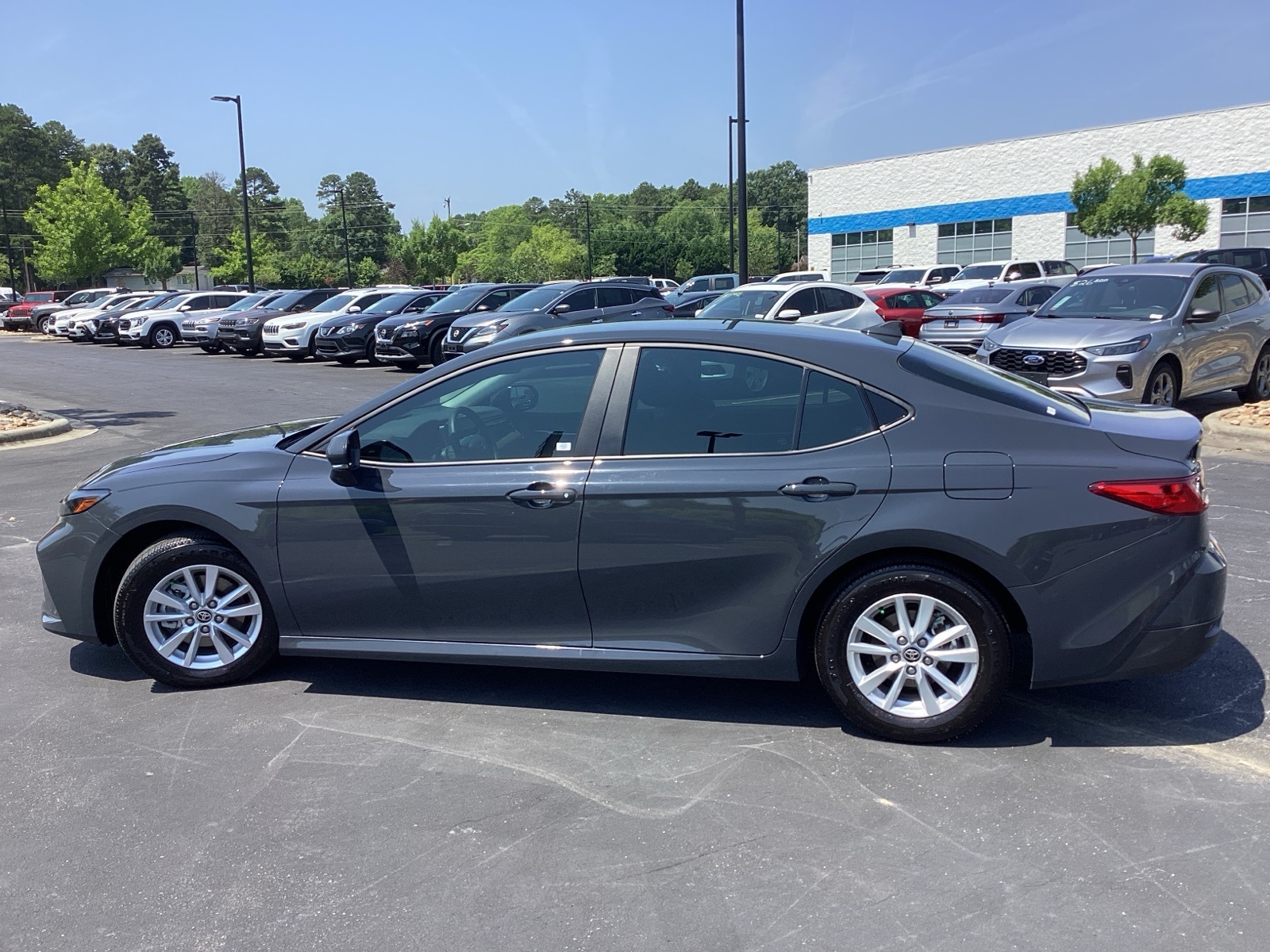 Vehicle image 4 of 24