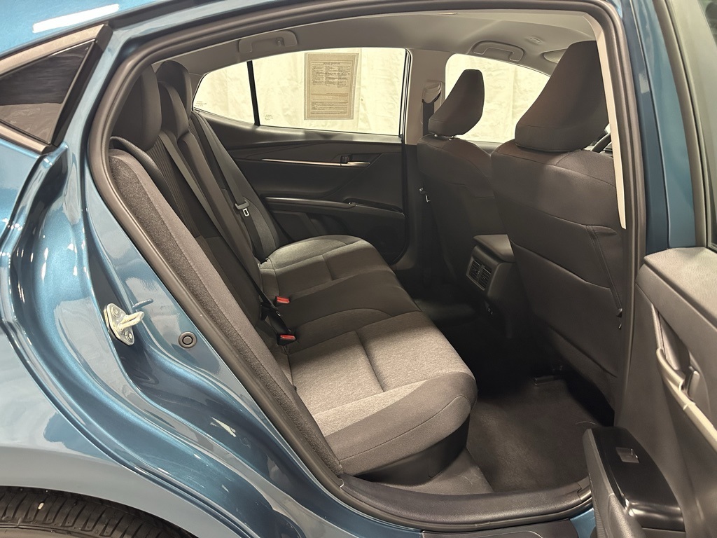 Vehicle image 52 of 70