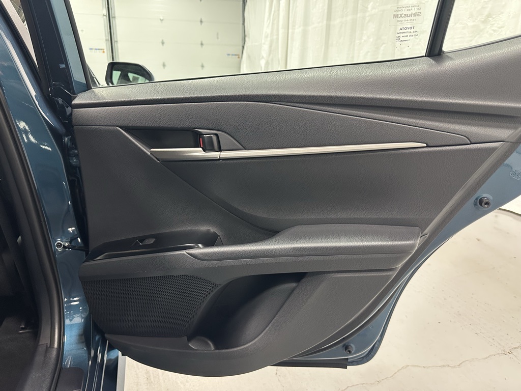Vehicle image 51 of 70