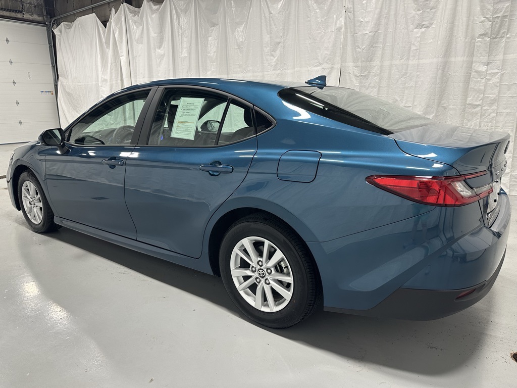 Vehicle image 6 of 70