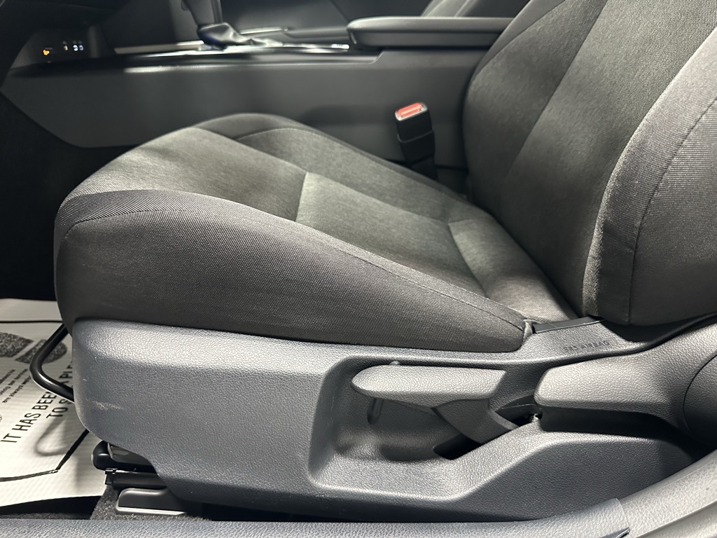 Vehicle image 12 of 70