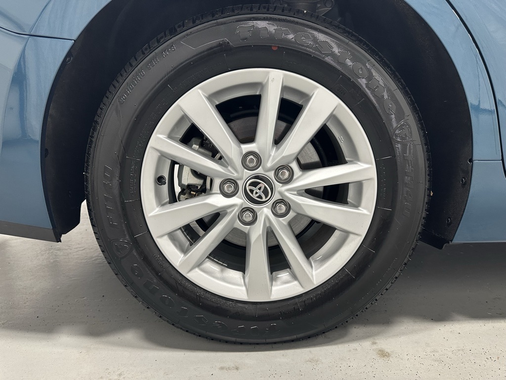 Vehicle image 66 of 70