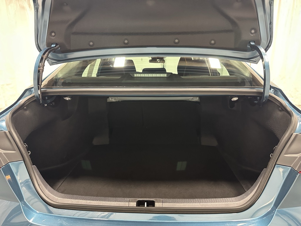 Vehicle image 50 of 70