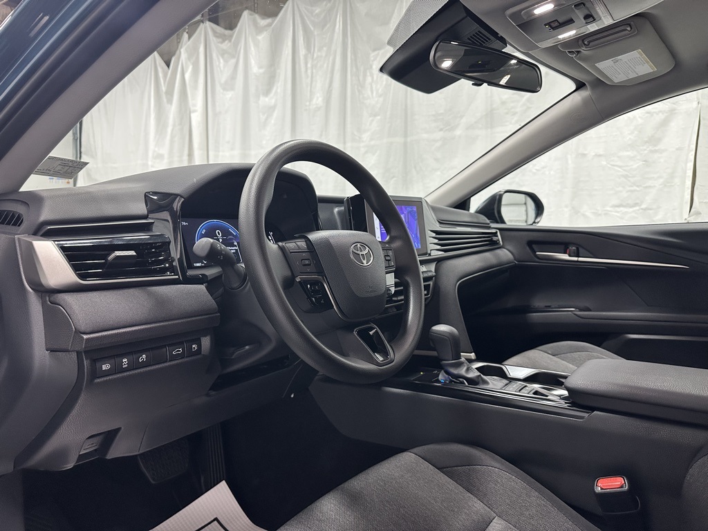 Vehicle image 15 of 70
