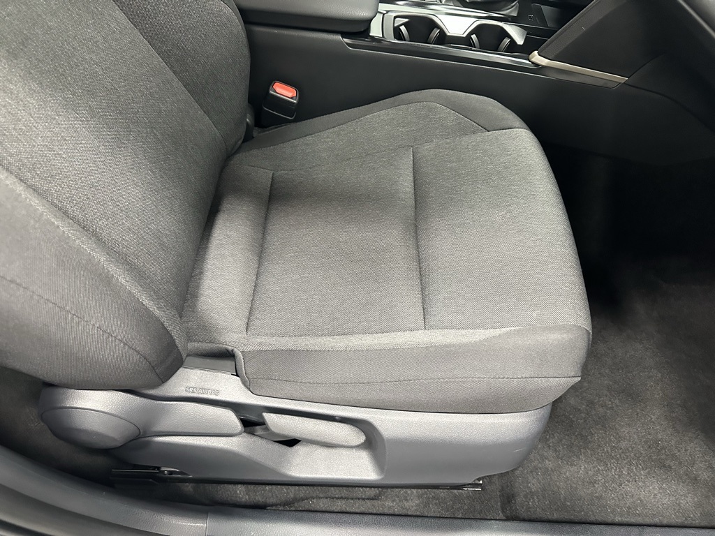 Vehicle image 60 of 70