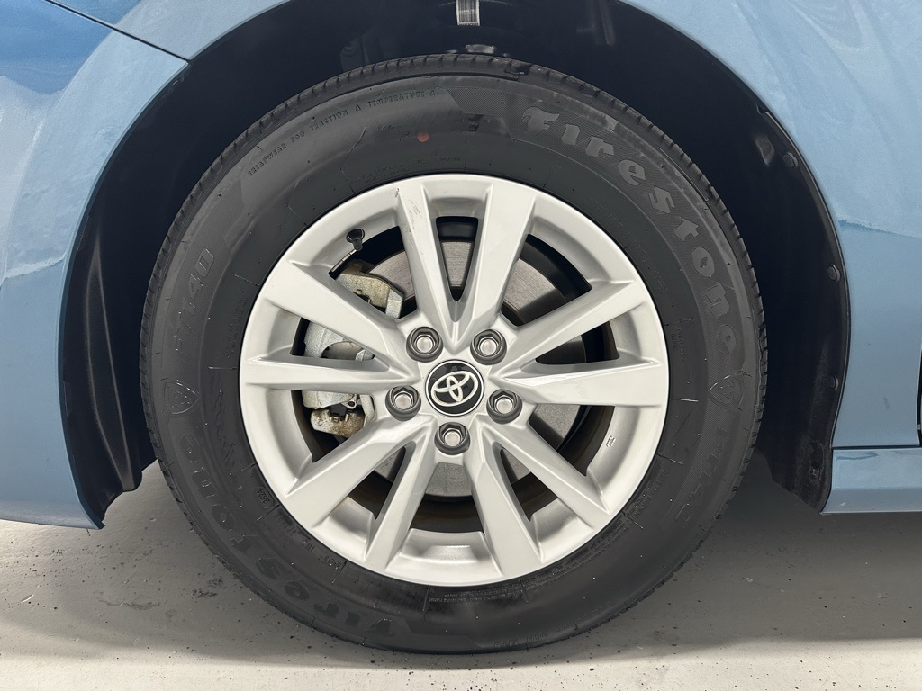 Vehicle image 64 of 70