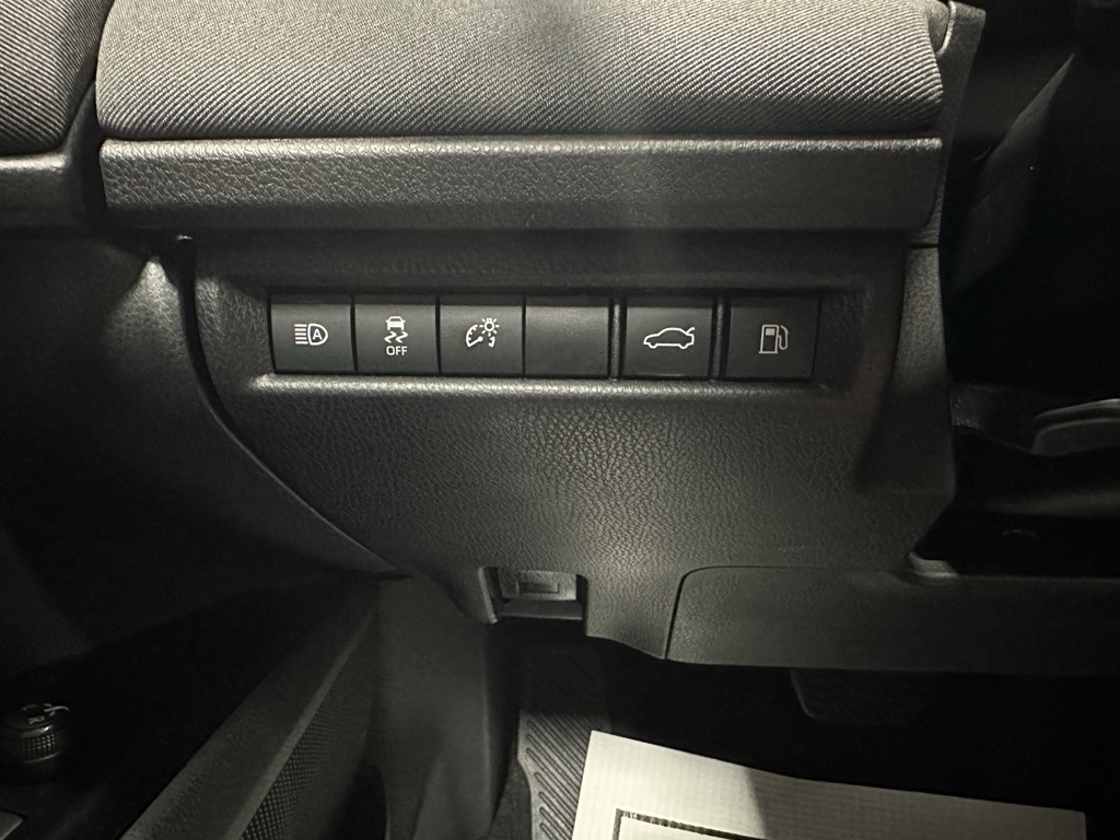 Vehicle image 17 of 70
