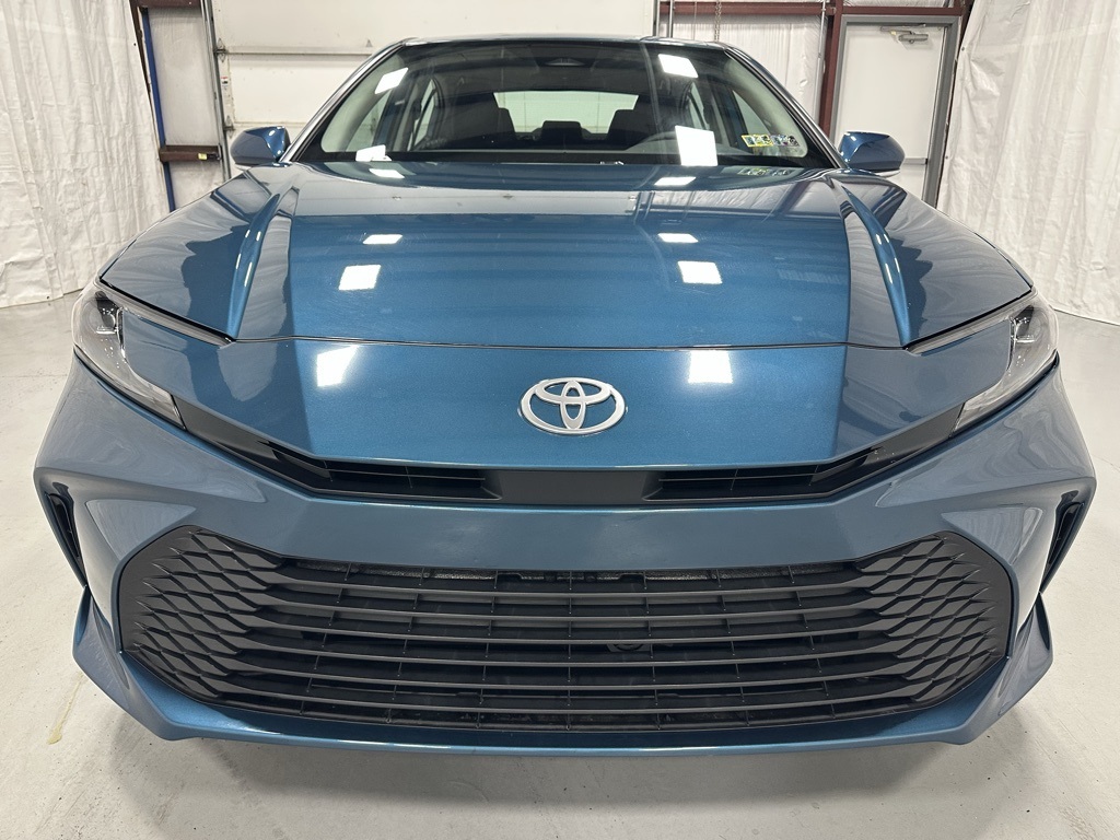 Vehicle image 2 of 70