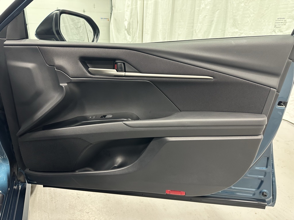 Vehicle image 57 of 70