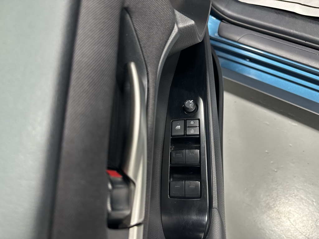 Vehicle image 9 of 70