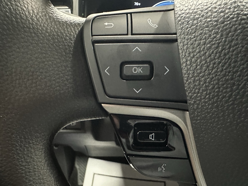 Vehicle image 19 of 70