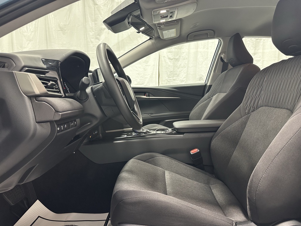 Vehicle image 14 of 70