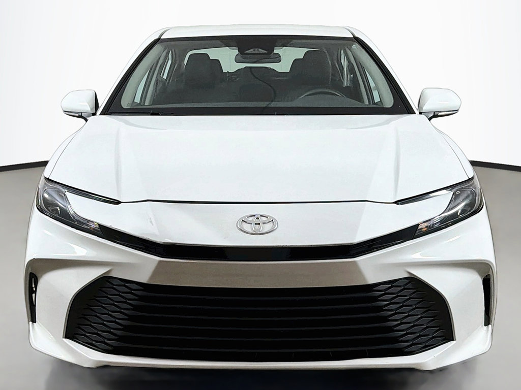2025 Toyota Camry LE Image 2 of 38
