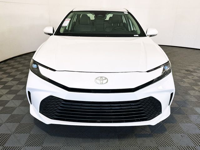 2025 Toyota Camry LE Image 2 of 32