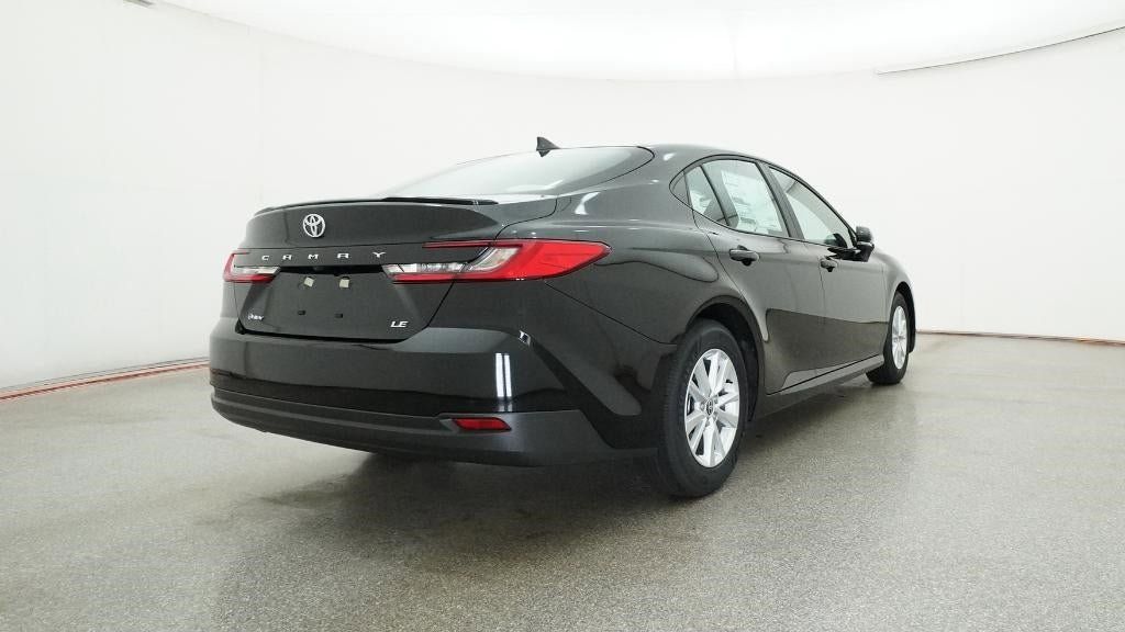 Vehicle image 21 of 33