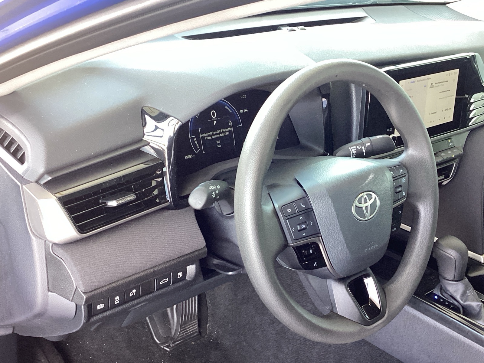 Vehicle image 18 of 25