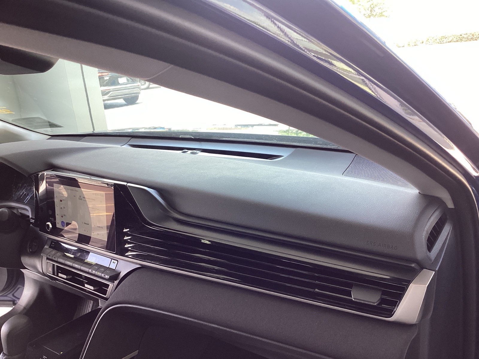 Vehicle image 19 of 25