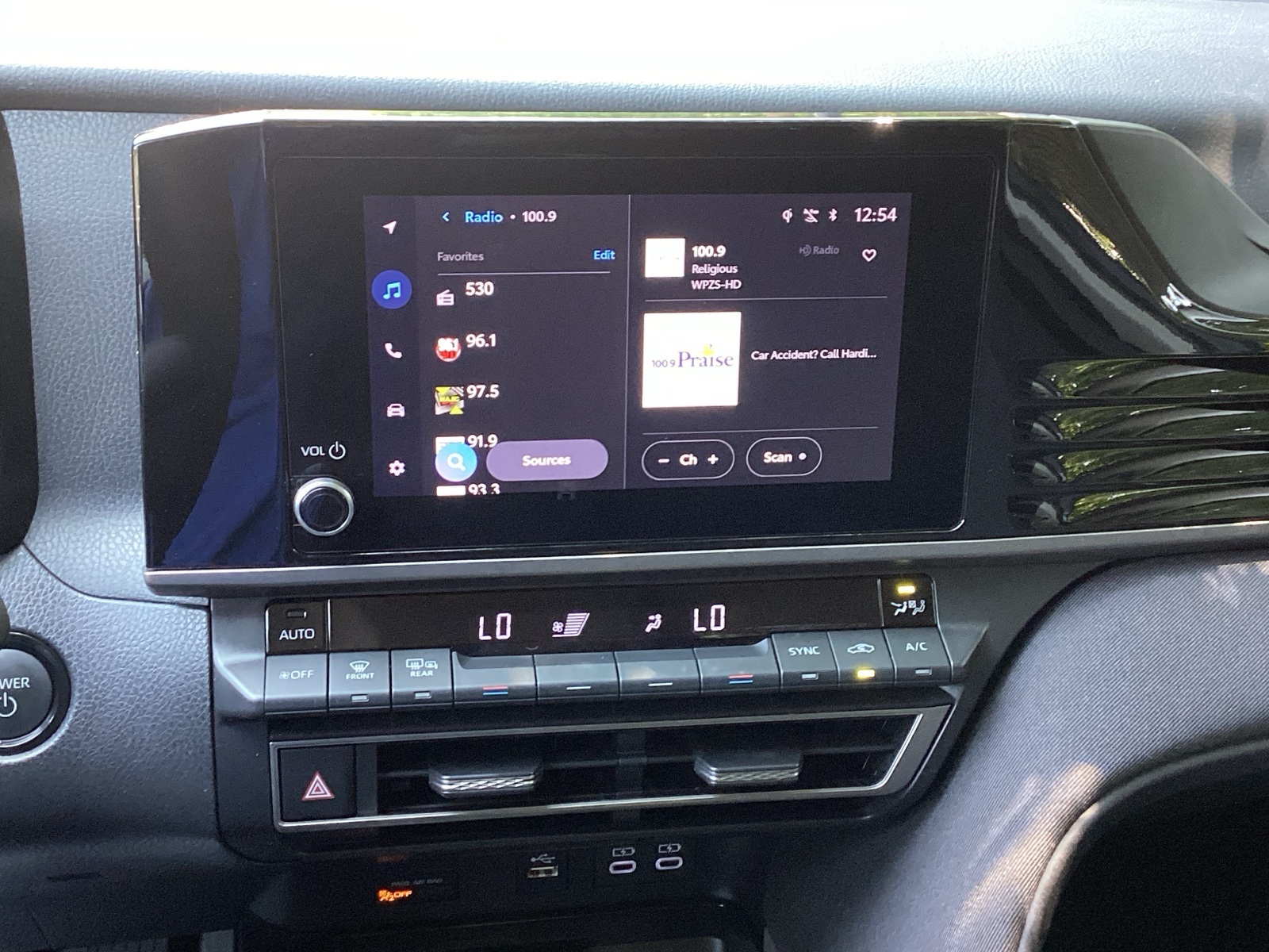 Vehicle image 21 of 25