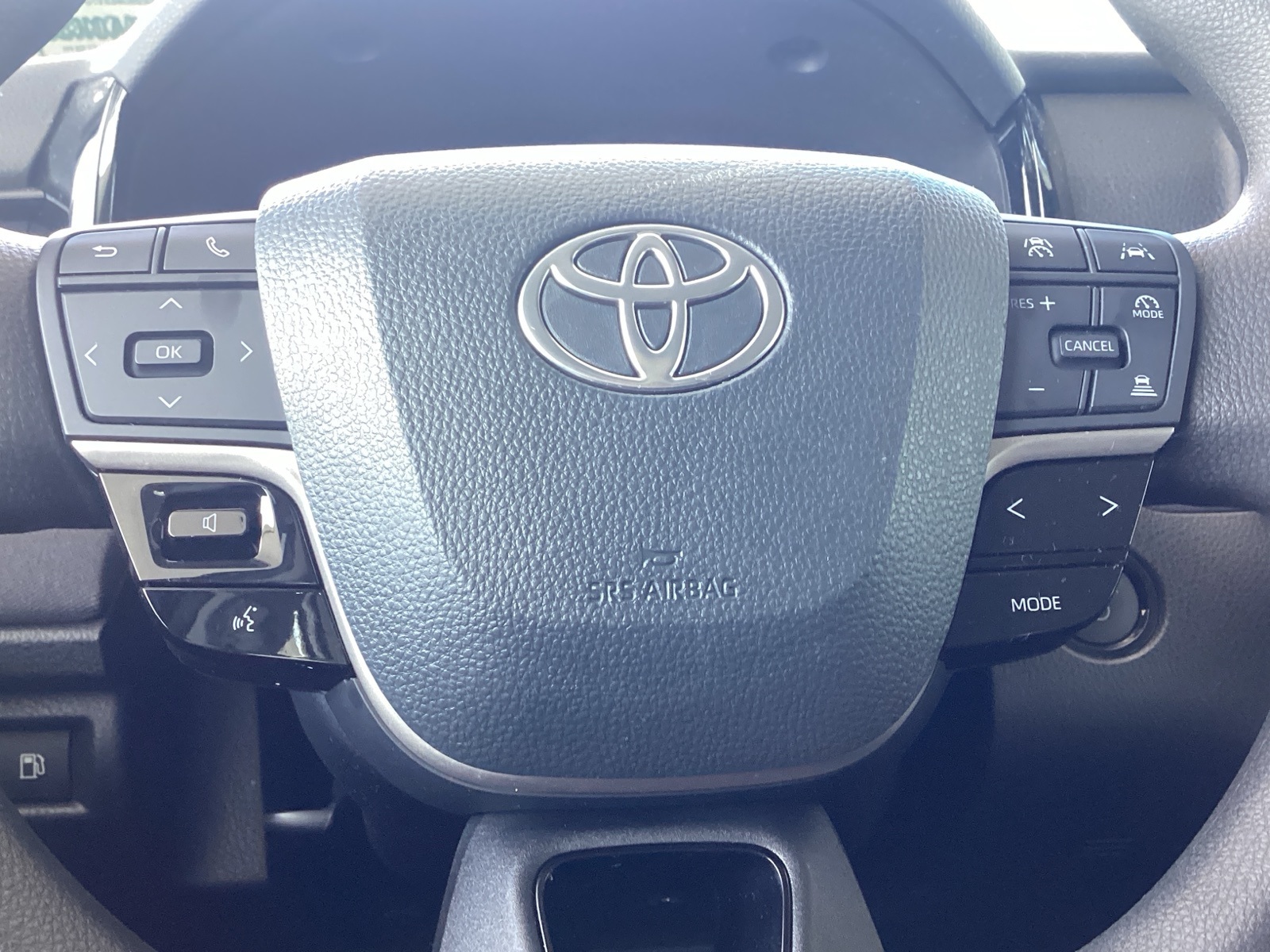 Vehicle image 22 of 25