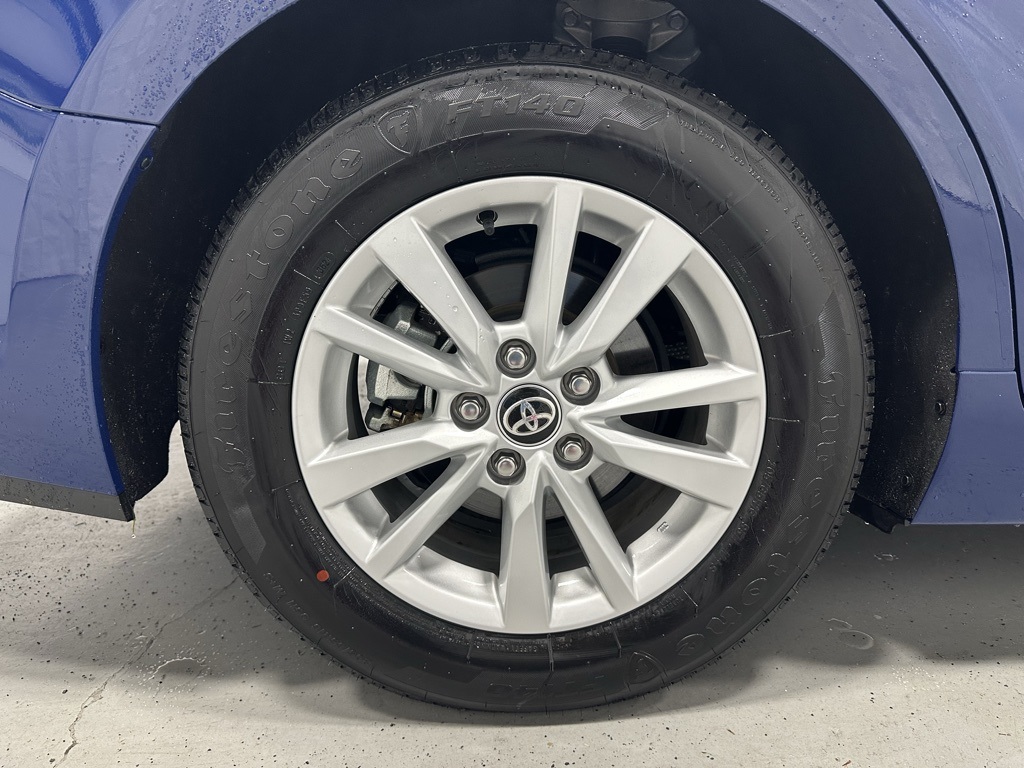 Vehicle image 64 of 68