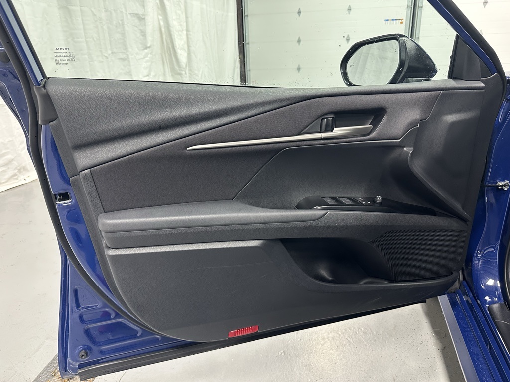 Vehicle image 9 of 68