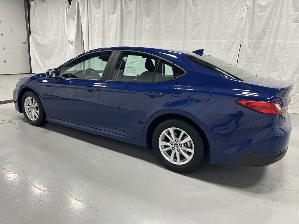 Vehicle image 6 of 68
