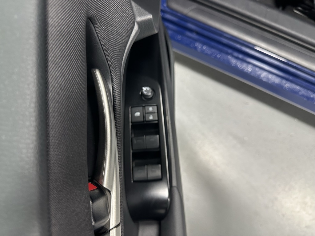 Vehicle image 10 of 68