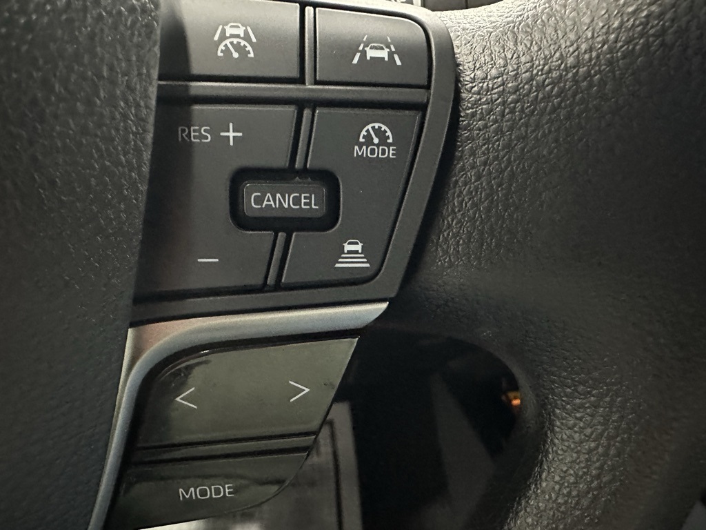 Vehicle image 21 of 68